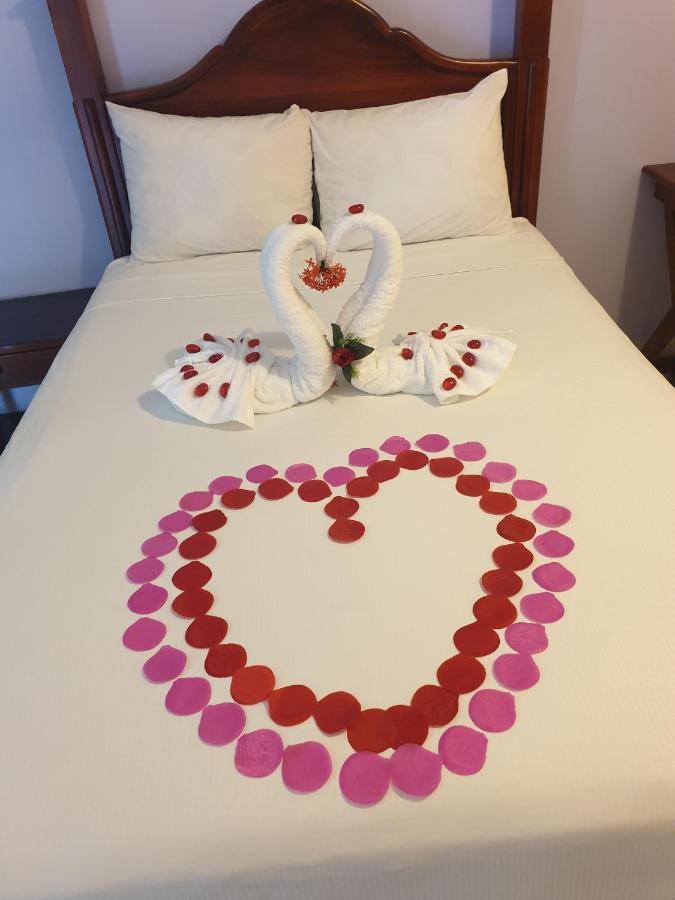 Palm Bay Guest House & Restaurant Montego Bay Eksteriør billede
