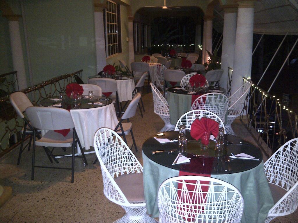 Palm Bay Guest House & Restaurant Montego Bay Eksteriør billede