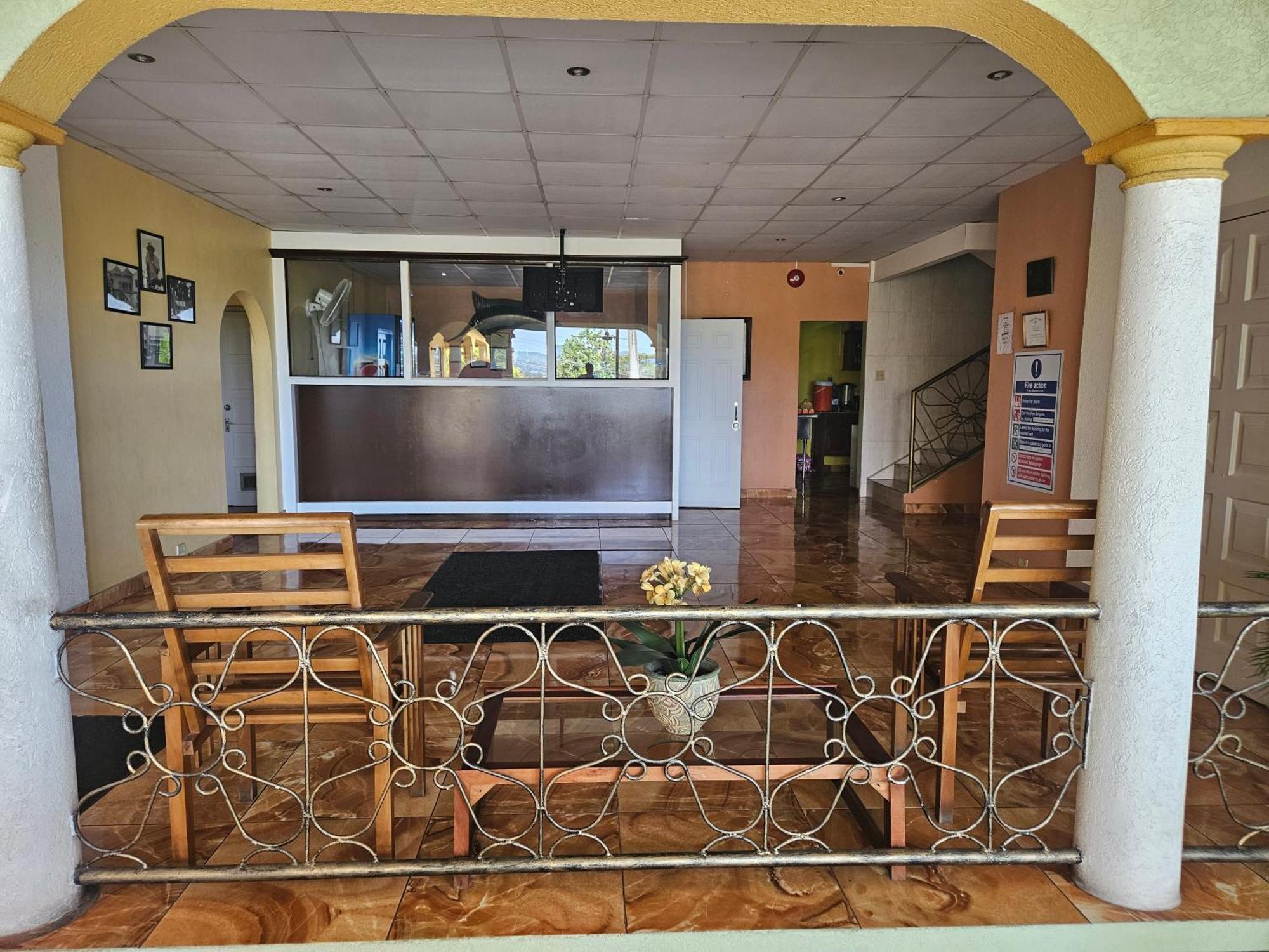 Palm Bay Guest House & Restaurant Montego Bay Eksteriør billede