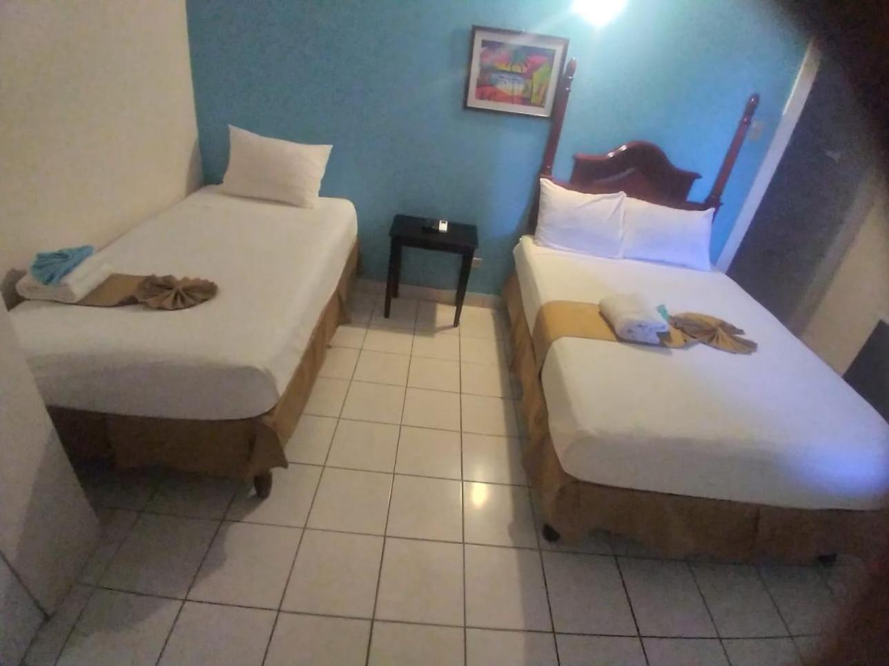 Palm Bay Guest House & Restaurant Montego Bay Eksteriør billede