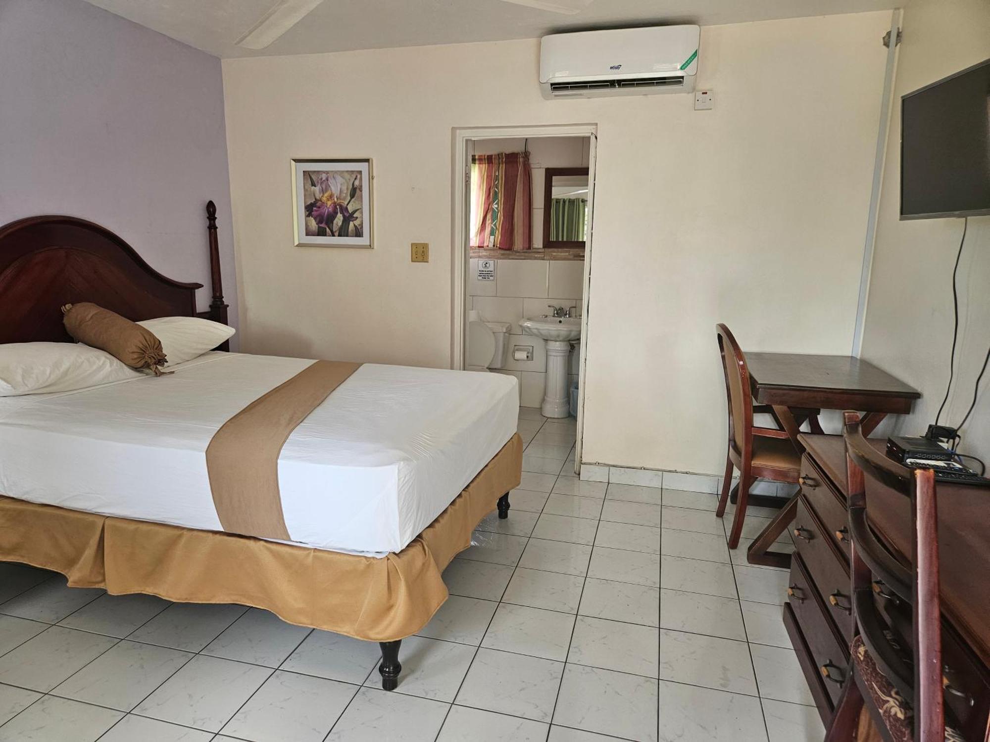 Palm Bay Guest House & Restaurant Montego Bay Eksteriør billede