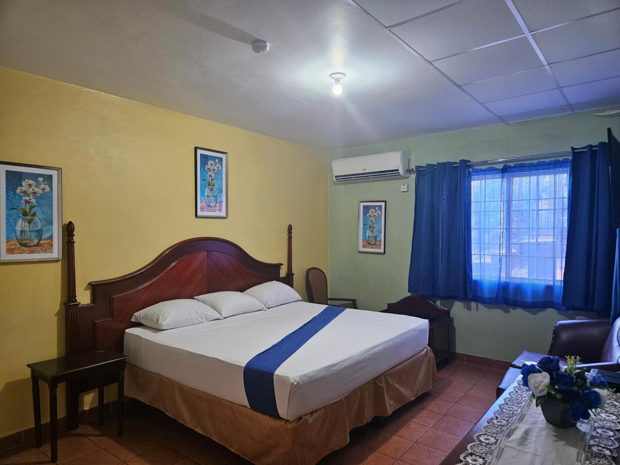 Palm Bay Guest House & Restaurant Montego Bay Eksteriør billede