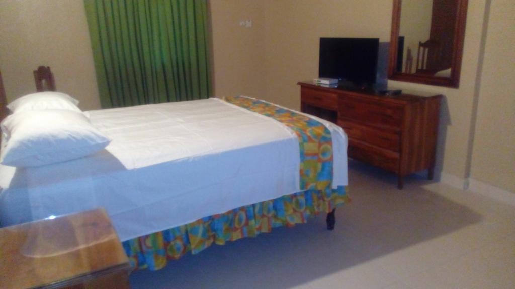 Palm Bay Guest House & Restaurant Montego Bay Eksteriør billede