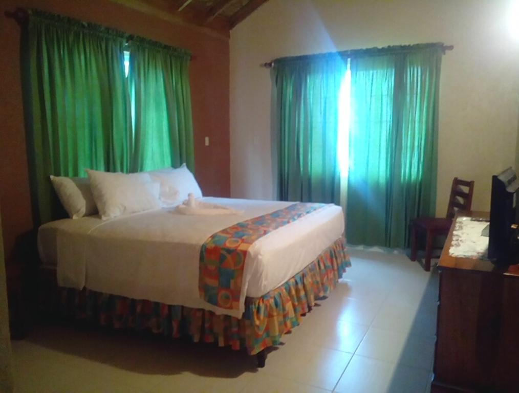 Palm Bay Guest House & Restaurant Montego Bay Eksteriør billede