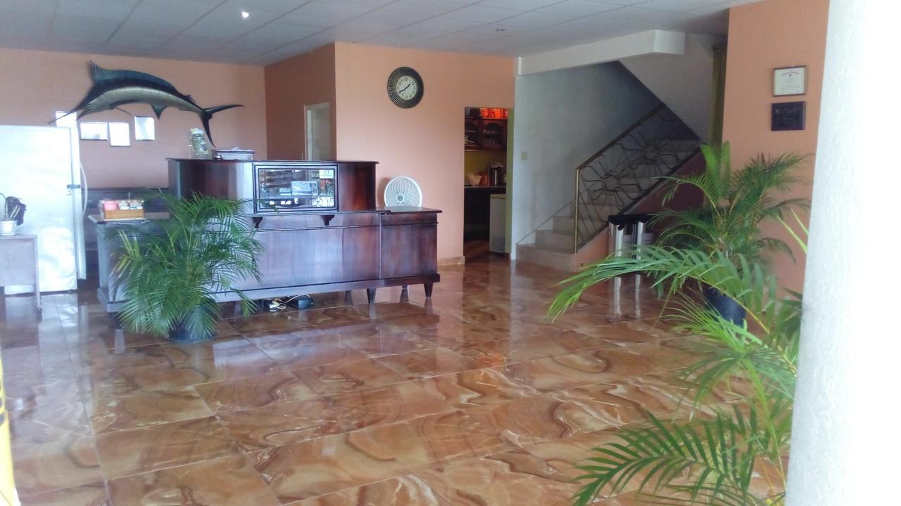 Palm Bay Guest House & Restaurant Montego Bay Eksteriør billede